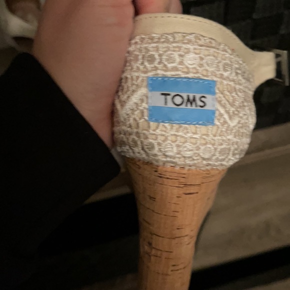 Toms - Picture 4 of 4
